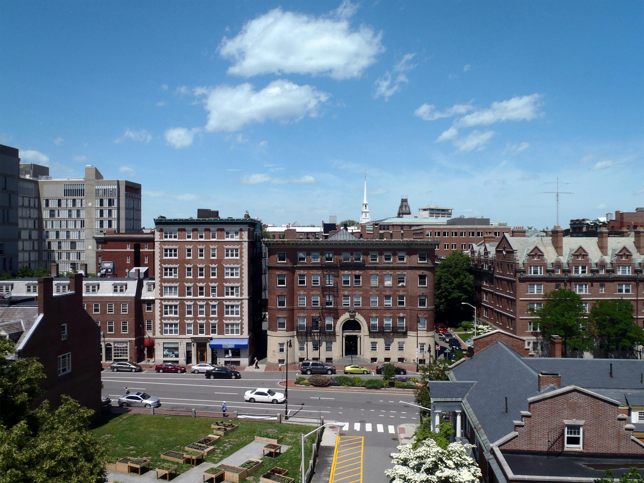 Photo of collegiate buildings in Cambridge, Massachusettes