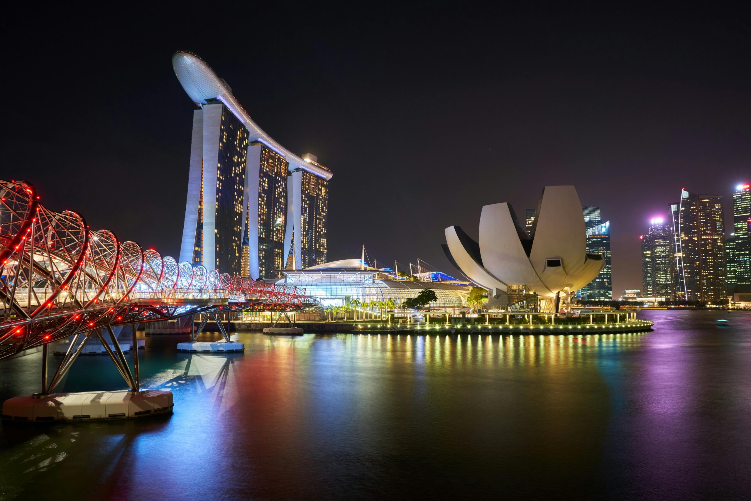 picture of Singaporean skyline at night on the water